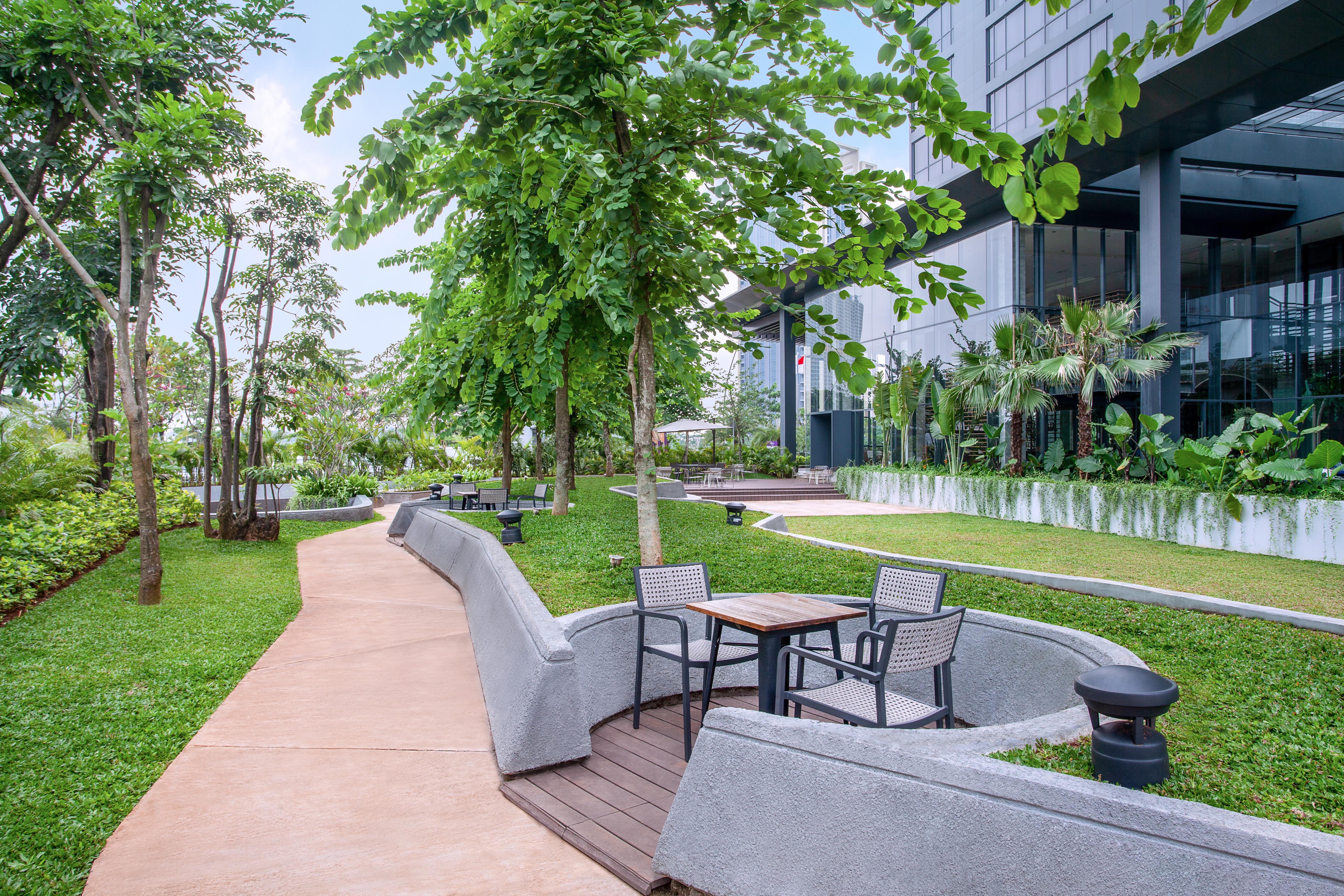 Mercure Tangerang Bsd City Hotel Buitenkant foto